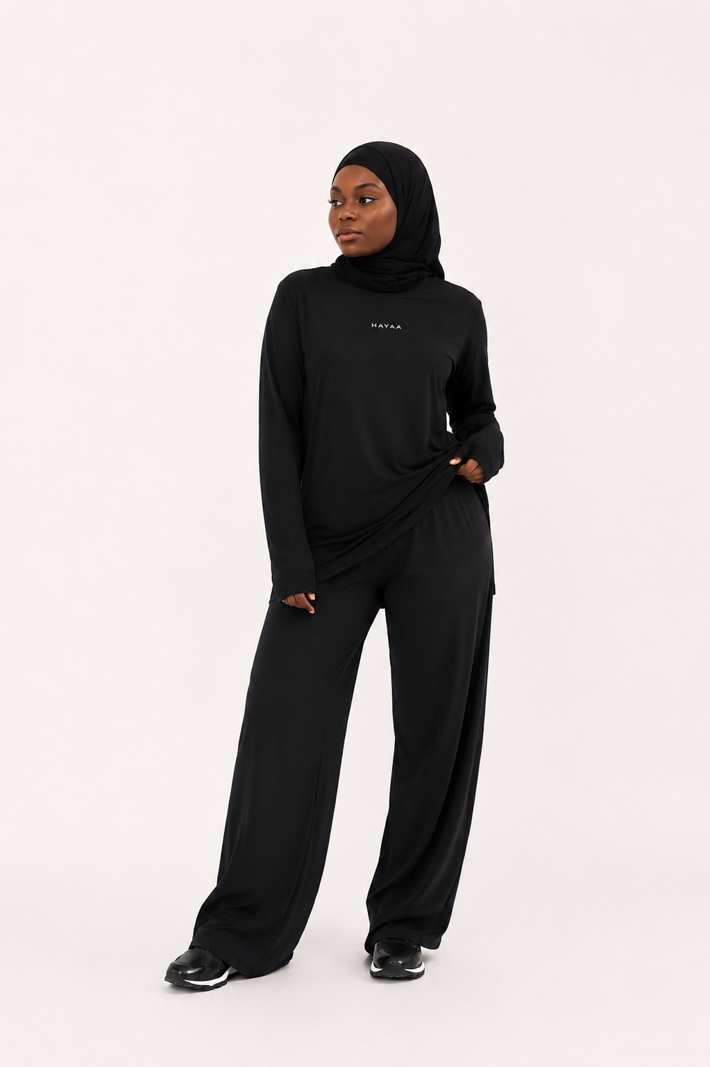 ensemble HENIA black